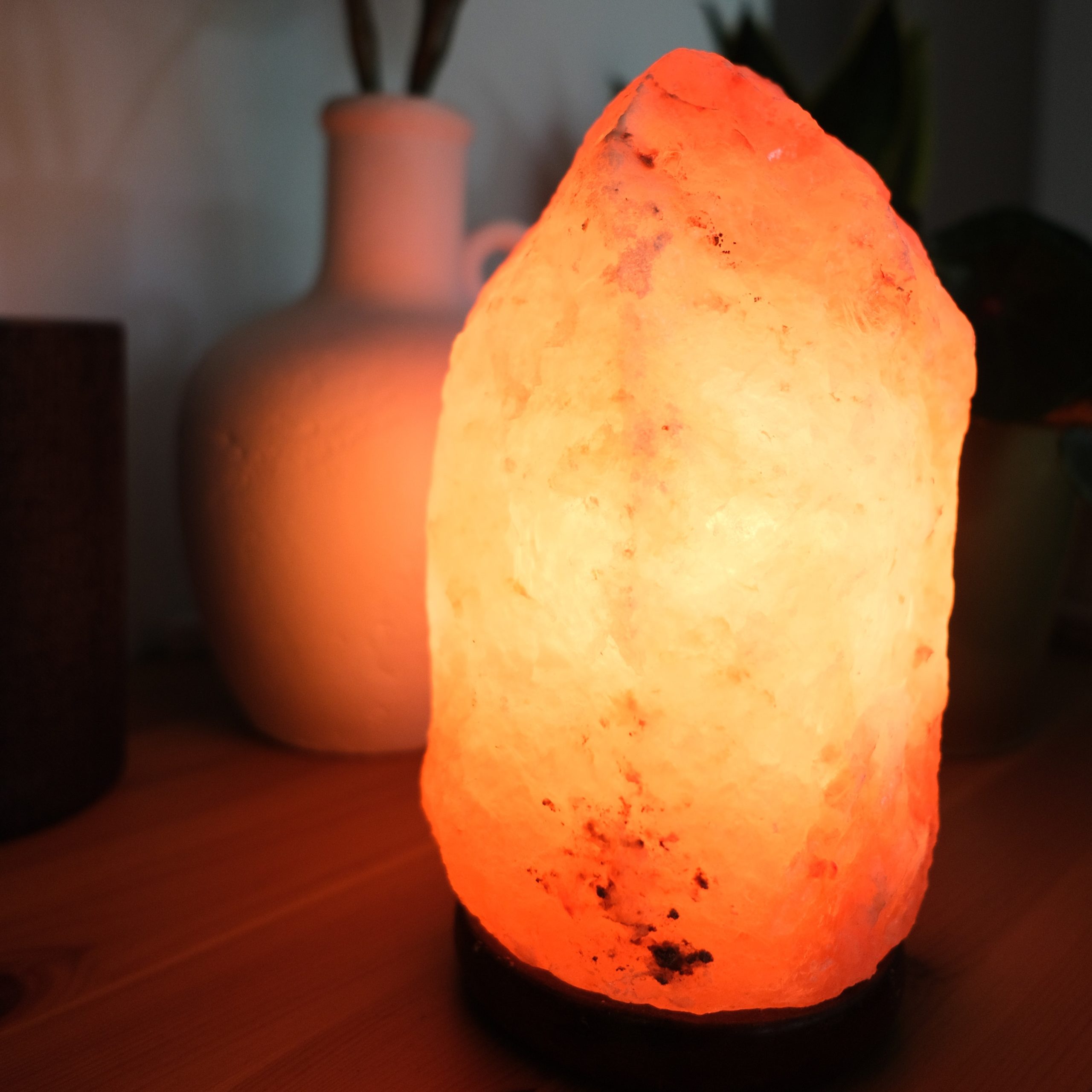 svítící solná lampa