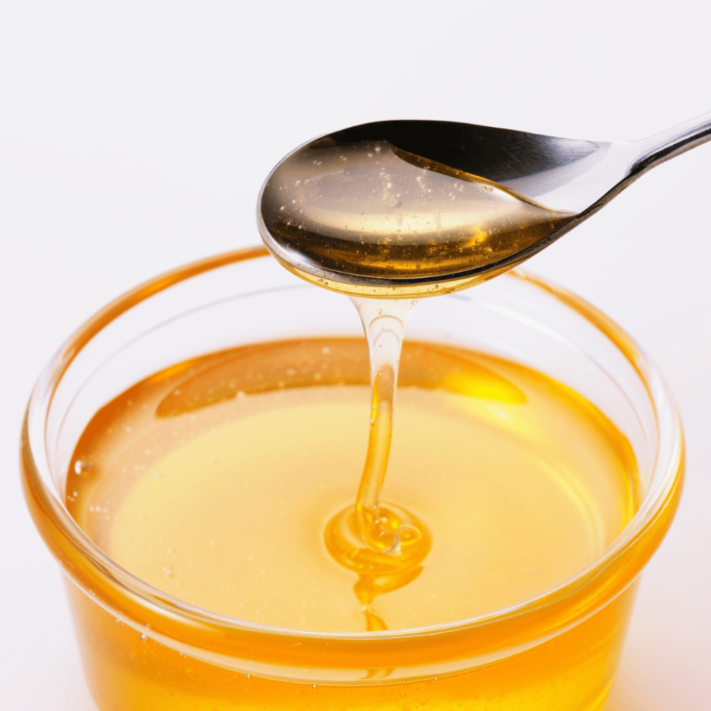 med s kovovou lžící