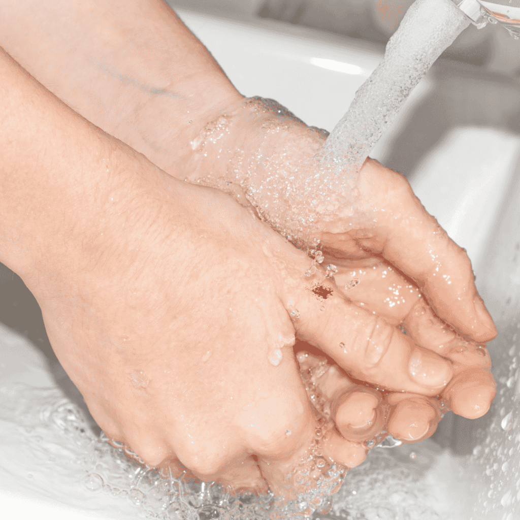 Proč malá poranění ve vodě tak štípou?